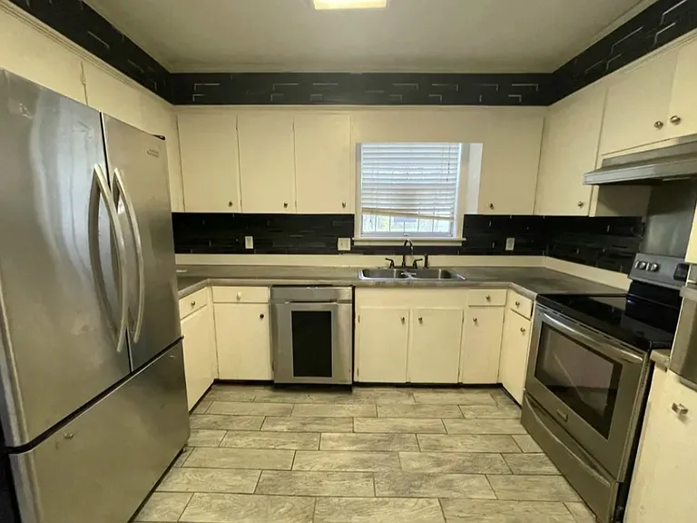 4957 Forest Hill Rd — Photo 2