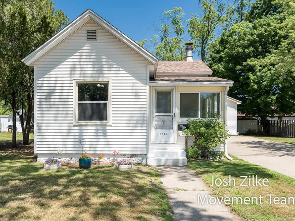 1215 Columbus Ave, Grand Haven, MI 49417