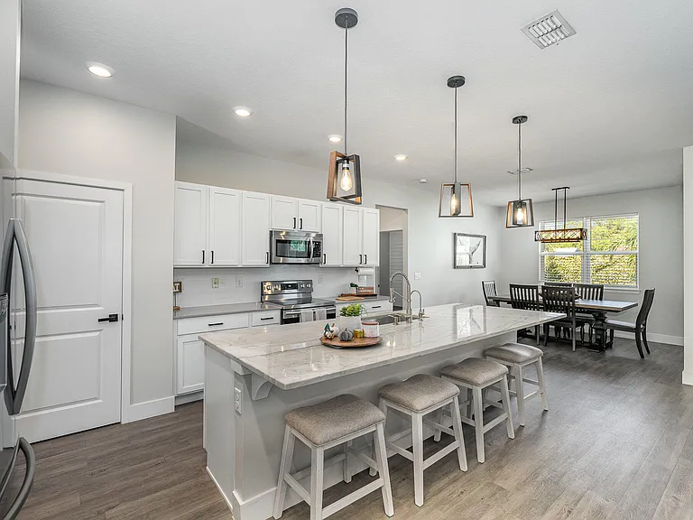 620 Cecelia Ave SE — Photo 10