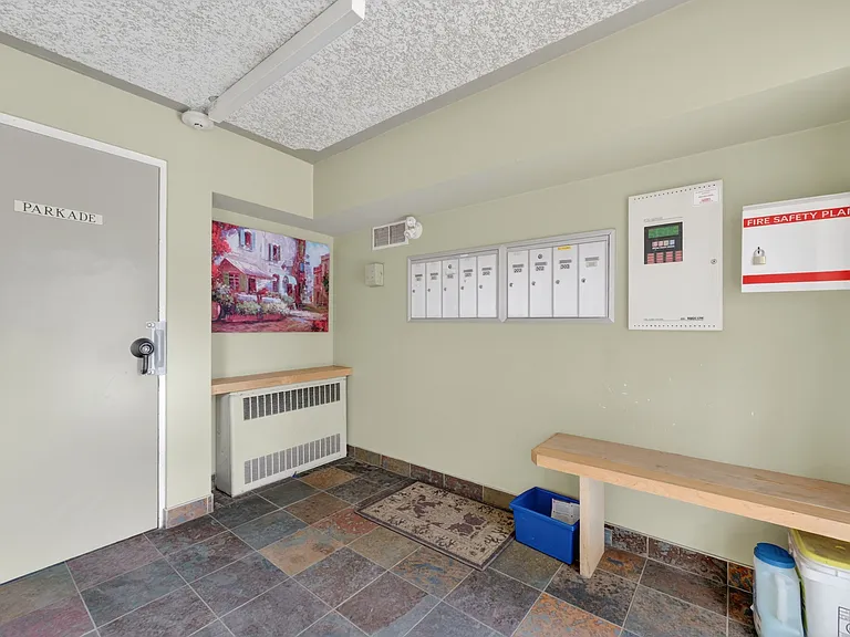 644 Meredith Rd NE #203 — Photo 2