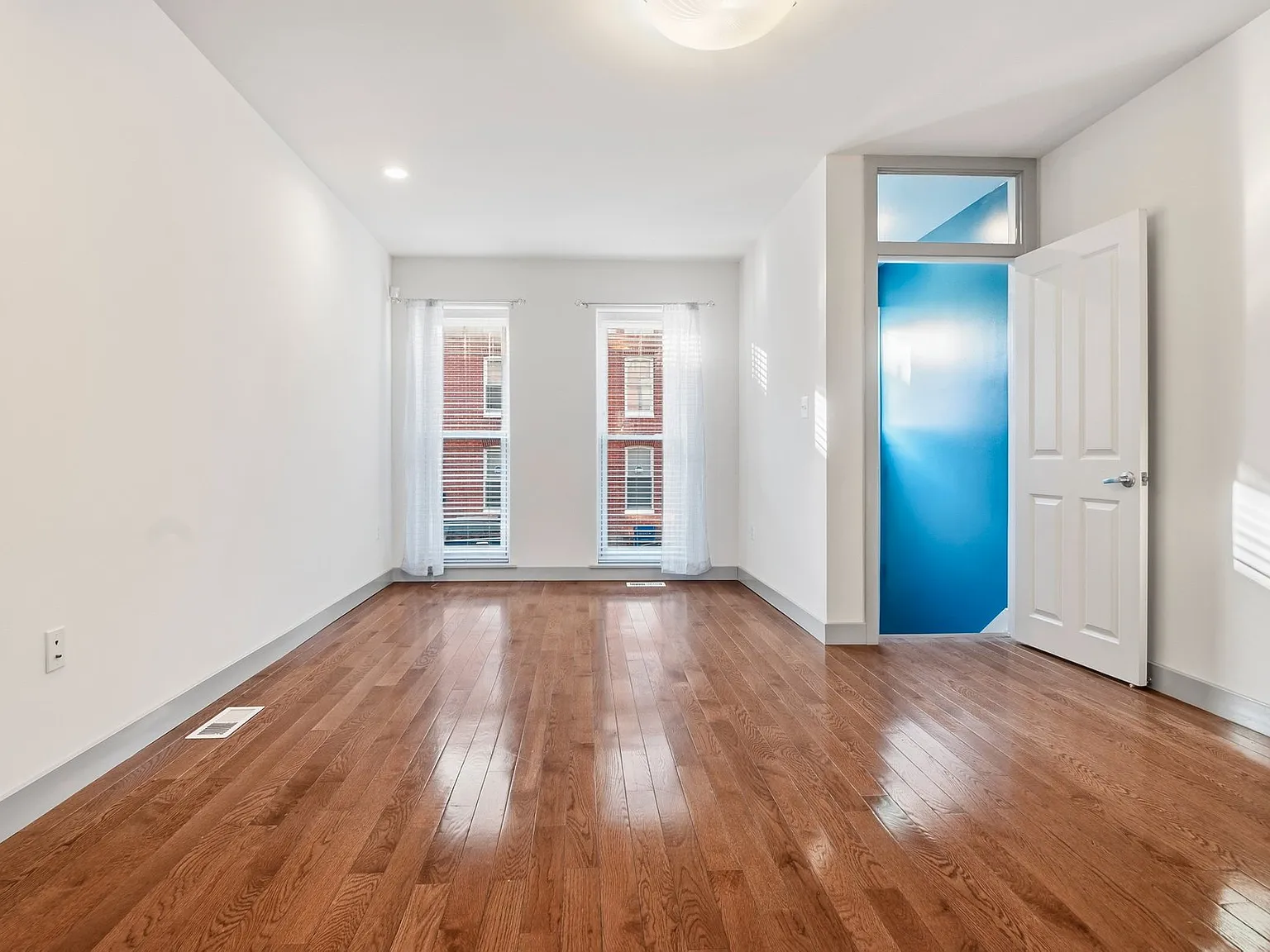 3 bed, 1992 sqft, $1,900 — Photo 4