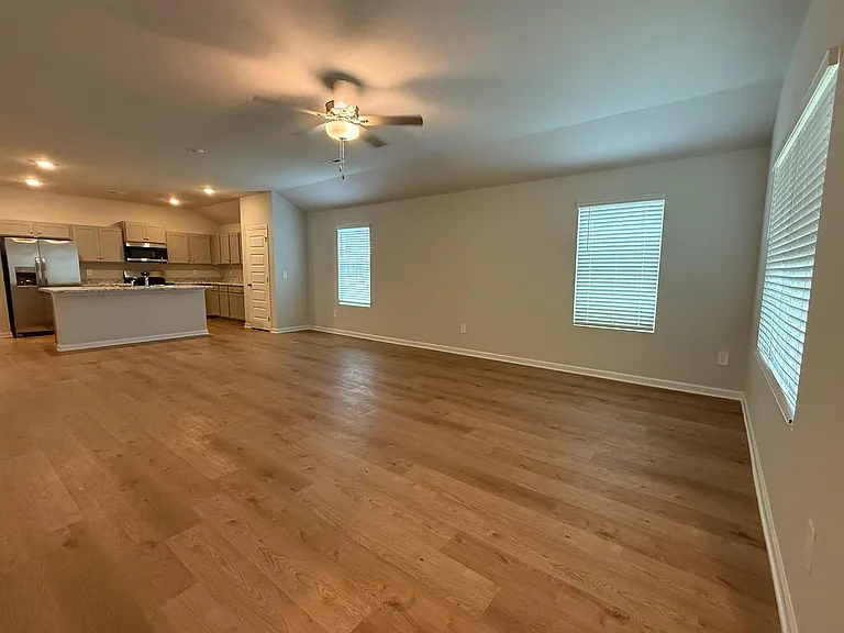 205 Six Pence Ct — Photo 4