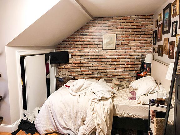 4th image of 23 Saint Lukes Rd APT 1G