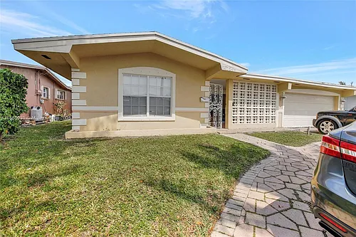 6729 Camelia Dr #SINGLE Photo 1