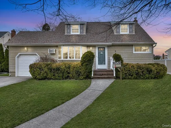 20 Willow Drive, Massapequa Park, NY 11762