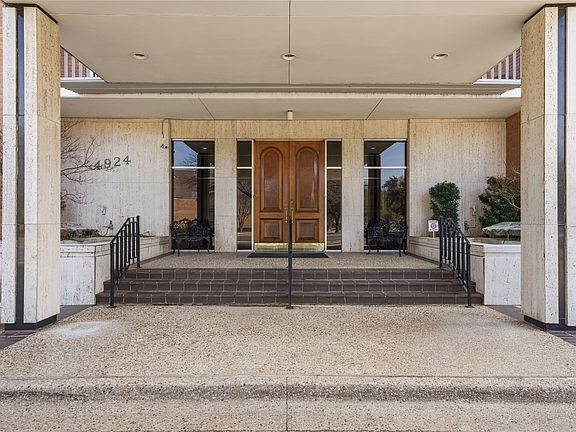 3rd image of 4924 Cobbs Dr APT 9C