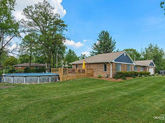3rd image of 1380 Woodland Dr