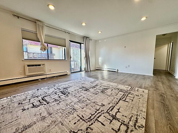 2nd image of 14 Granada Cres APT 20