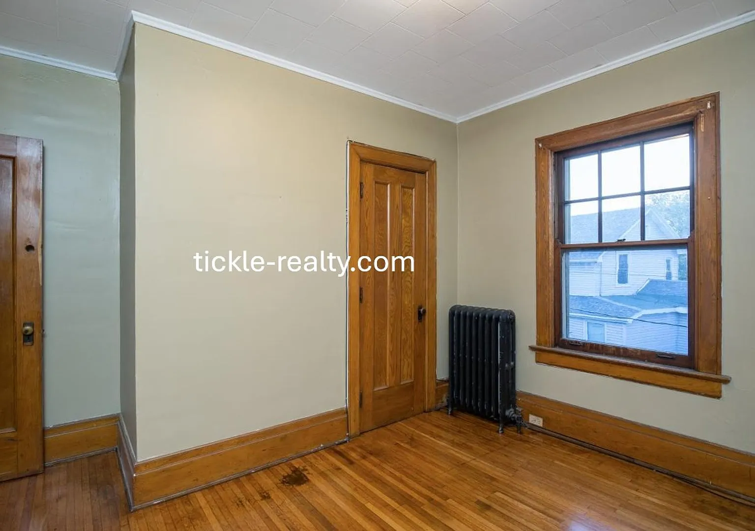 Large 2 Bedroom in Swillburg - Covered Porch — Photo 2