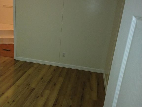 4th image of 229 Meadowbrook Dr