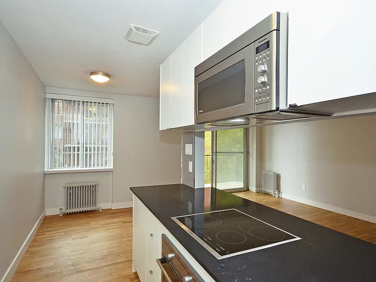 501 Kingston Rd — Photo 2