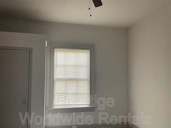 3rd image of 2733 Waverly Ave