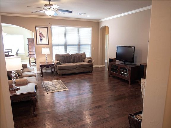 4th image of 12804 Maiden Ln
