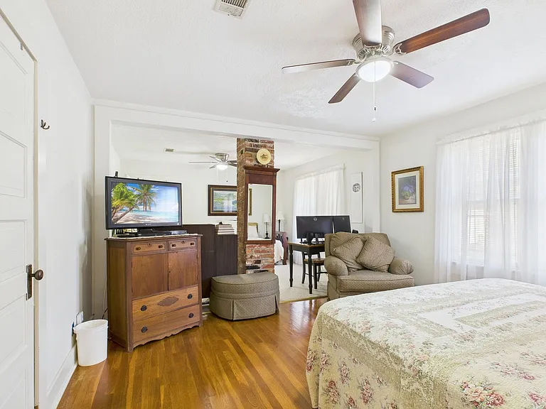 206 N Edison St — Photo 18
