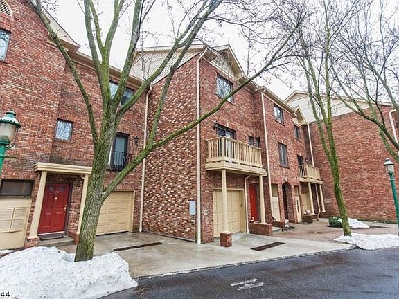 2nd image of 25 Mews Ln #25