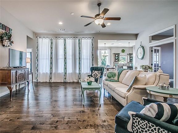 5th image of 3824 Sierra Vista Way