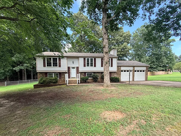 Welcome Home to 7301 Summertree Dr!