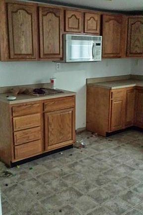 3rd image of 222 Evans Ave