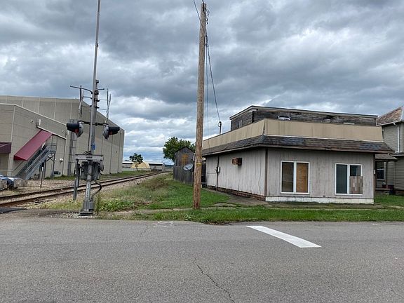 3rd image of 35 E Main St