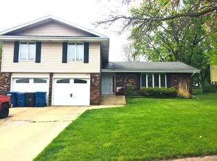 101 Redbud Ln, Morris, IL 60450