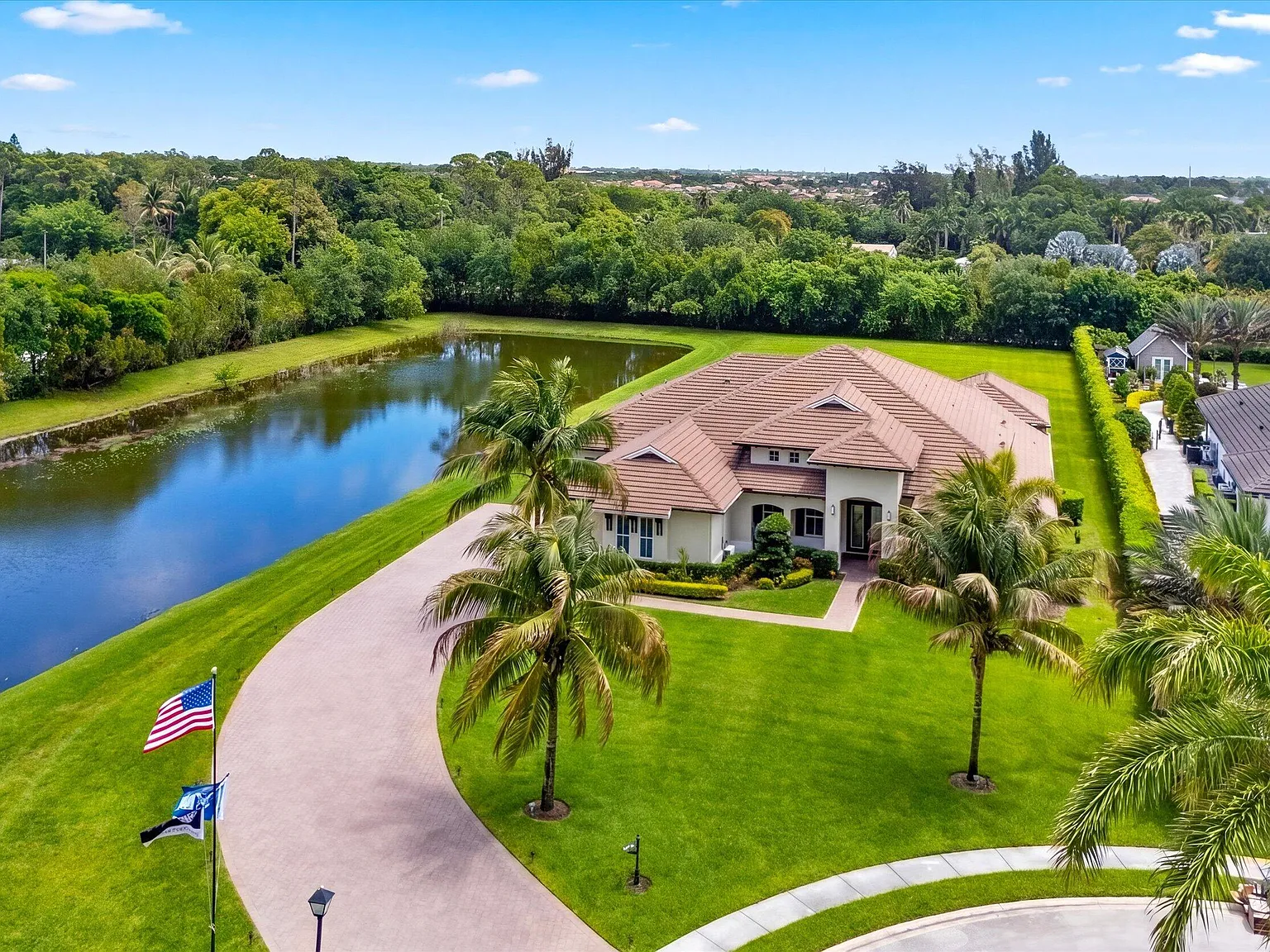 6 bed, 6.5 bath, 4539 sqft, $9,400 — Photo 2