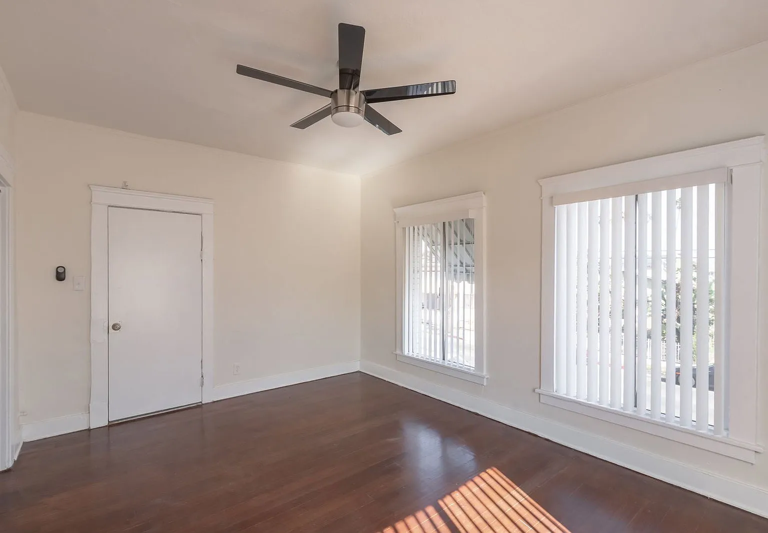 Studio, 1.0 bath, 300 sqft, $1,295 — Photo 1