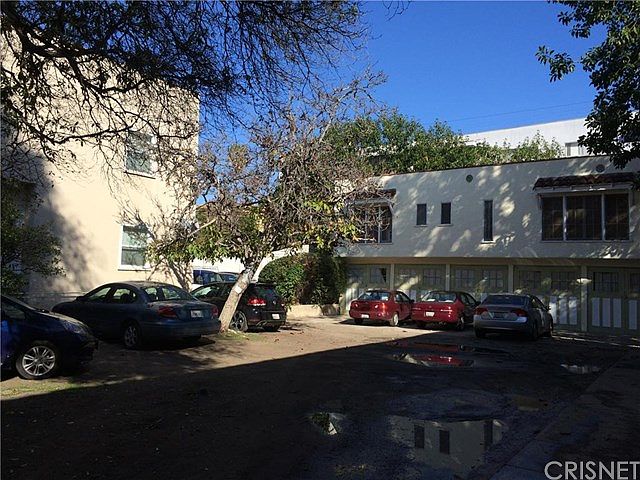 2nd image of 1342 N Formosa Ave