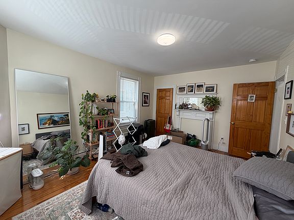 2nd image of 323 Columbia St APT 1