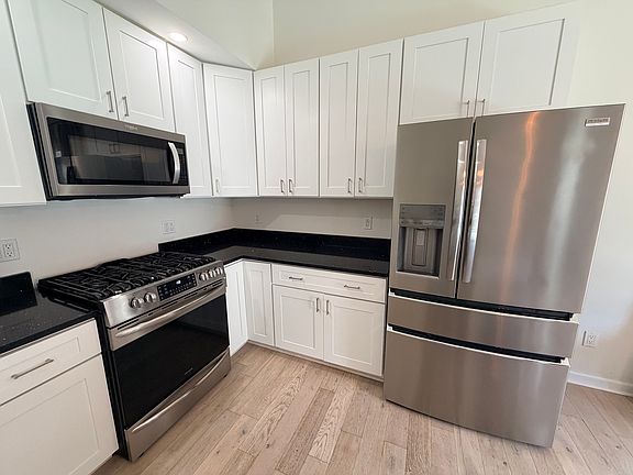 4th image of 5881 Woodruff View Dr