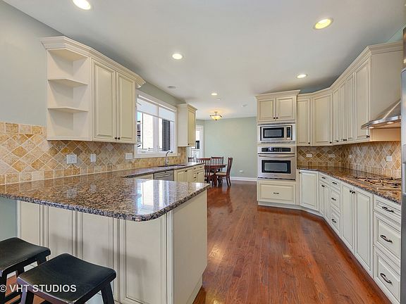 4th image of 1430 Oakwood Ave
