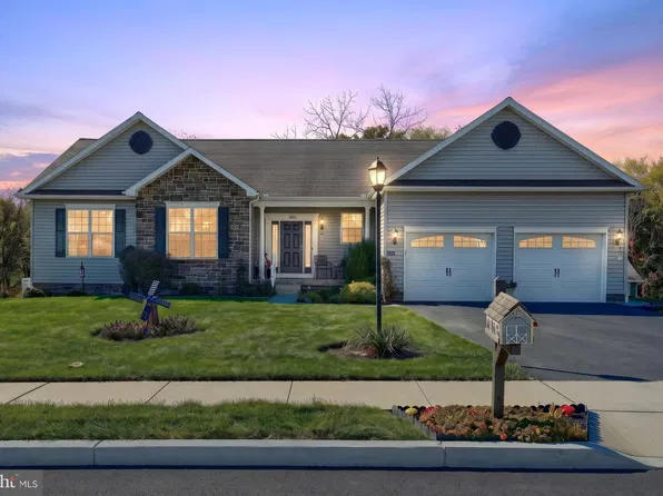 860 Ripple Dr, Hanover, PA 17331