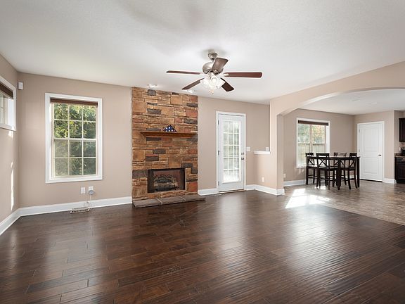 2nd image of 1841 Patricia Dr