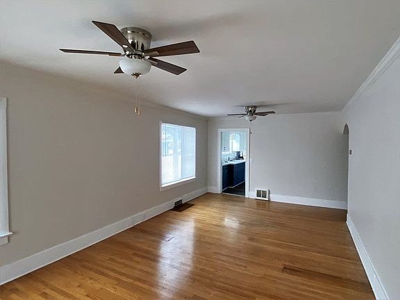 2nd image of 1209 W Carpenter St