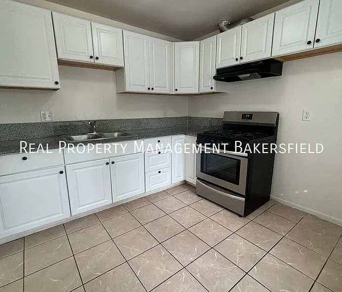 719 2nd St #B — Photo 2