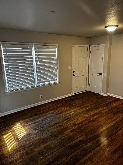 2 bed, 708 sqft, $1,600 — Photo 2