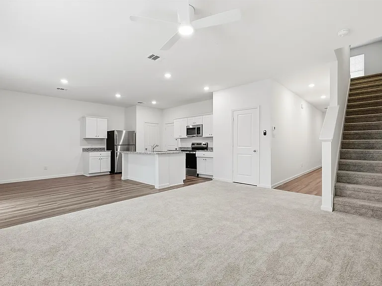 2106 Meadow Park Dr — Photo 6