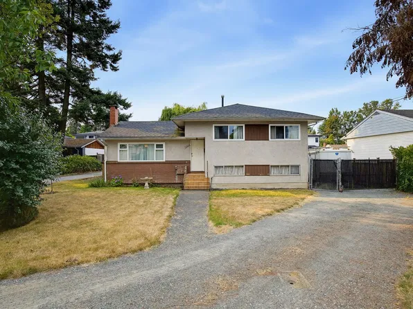 13022 101st Ave, Surrey, BC V3T 1L1