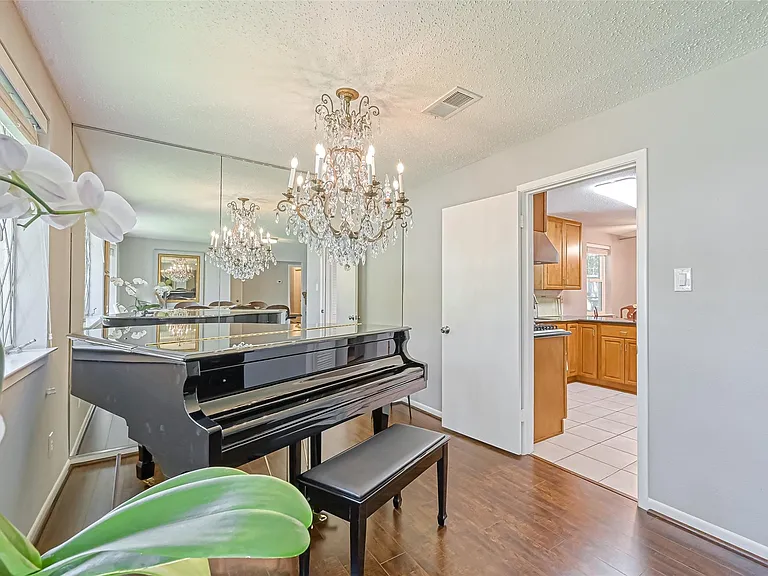 13914 Saint Marys Ln — Photo 12