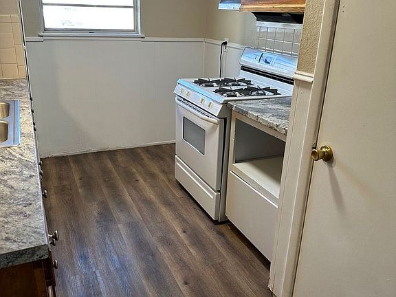 2nd image of 1006 Tudor Dr