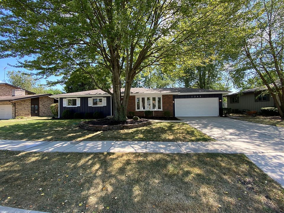 1305 Royal Blvd, Elgin, IL 60123 Zillow