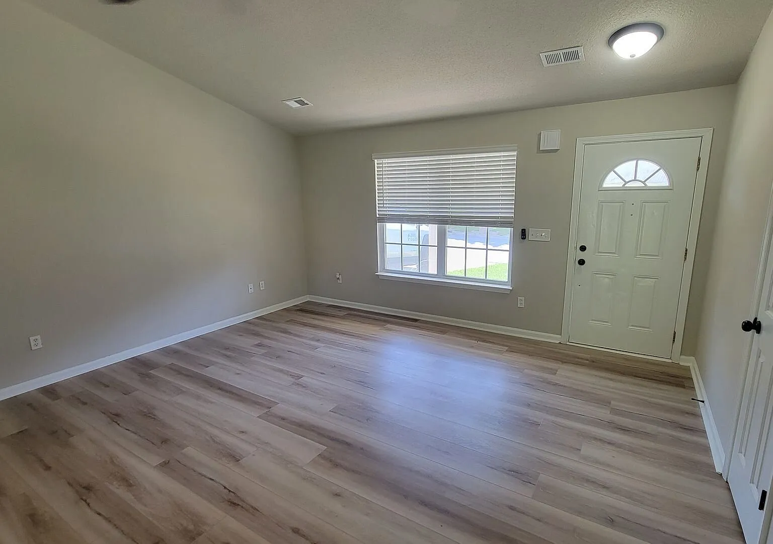 Like New 3 Bed, 2 Bath Home in Fountain Inn — Photo 2