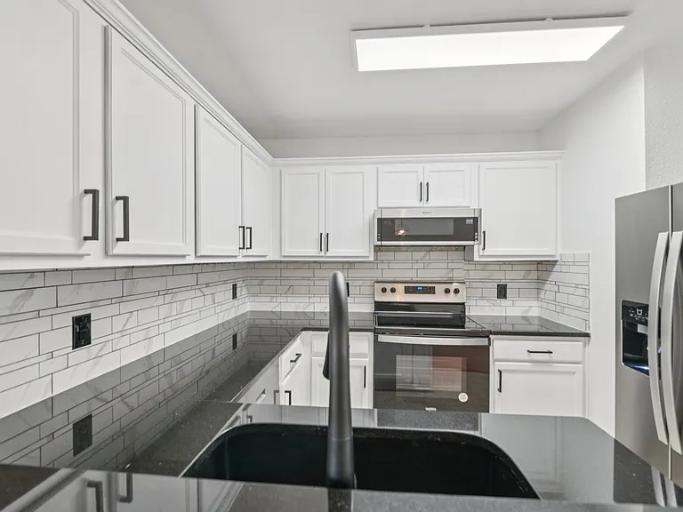 5609 Giddyup Ln — Photo 8
