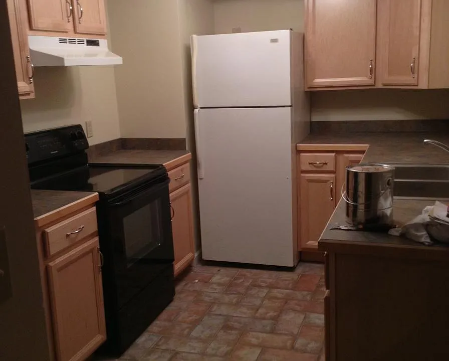 389 N Main St #3