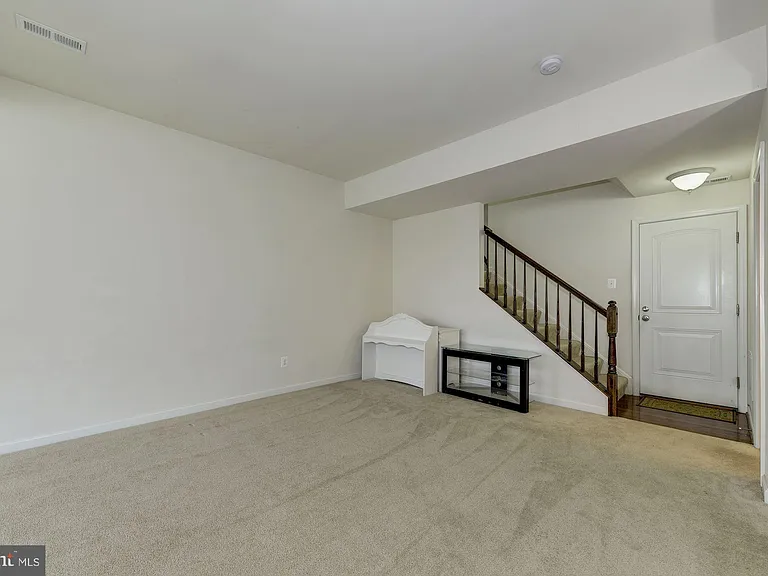 22677 Flowing Spring Sq — Photo 27
