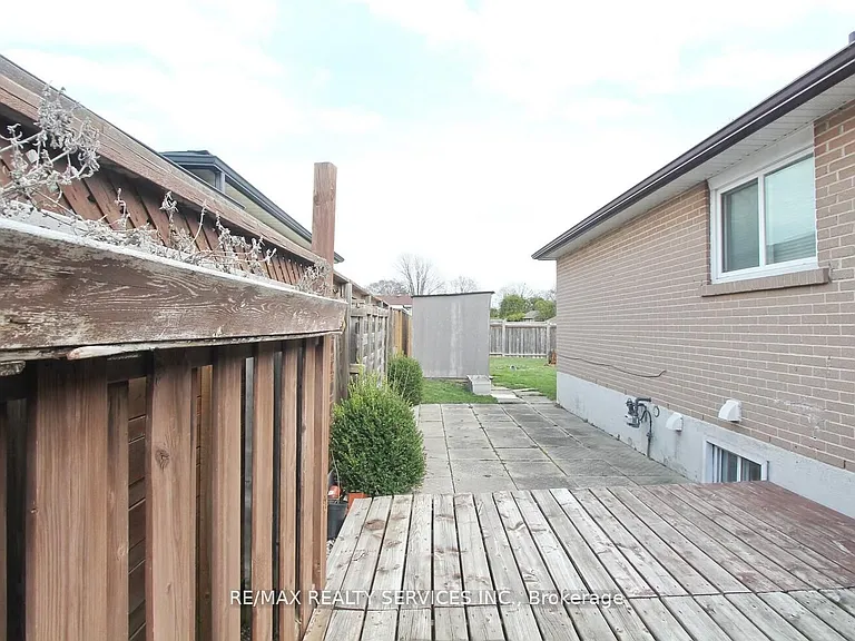 185 Earnscliffe Cir — Photo 45