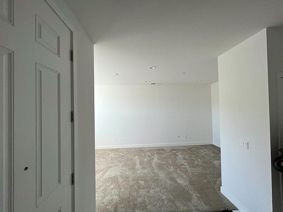 3rd image of 284 Gambrel Cir