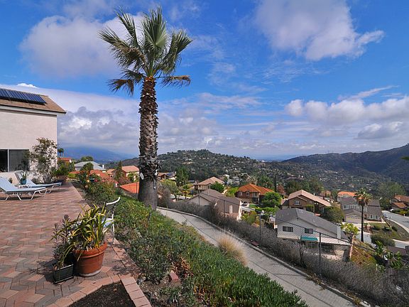 3rd image of 2445 Flintridge Dr