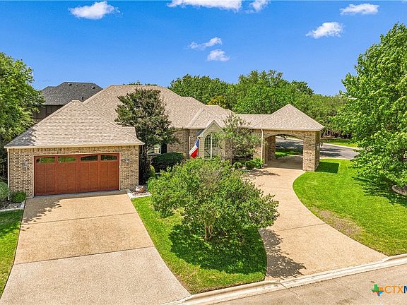 2nd image of 5002 Meadow Oaks Dr