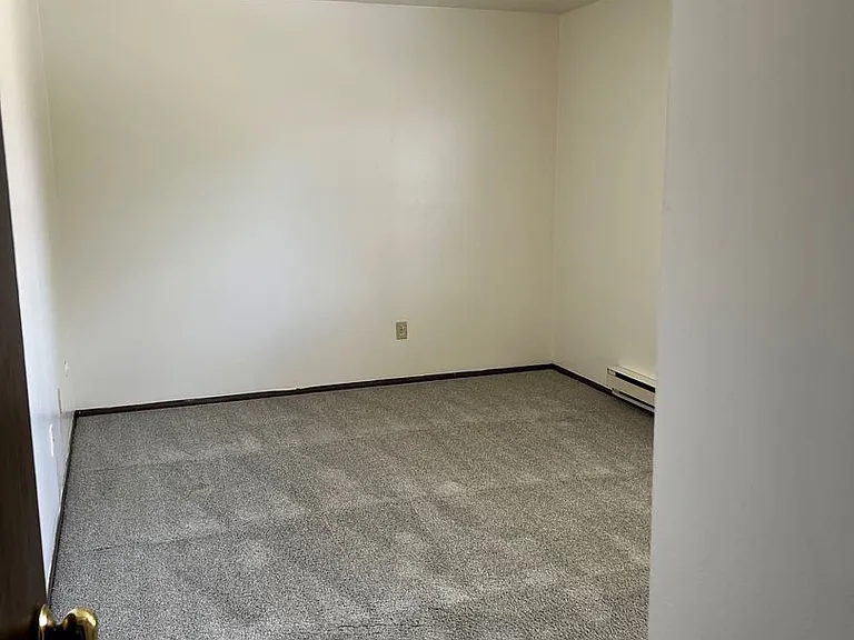 220 Napoleon Rd — Photo 15