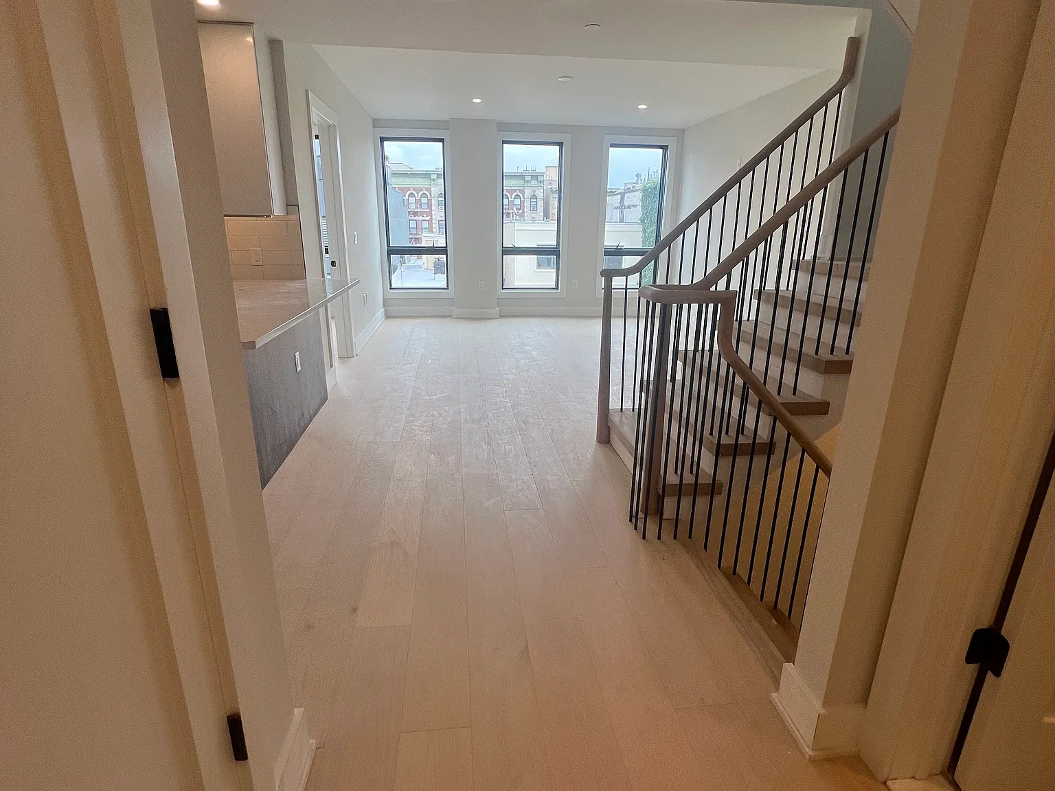 3 bed, 1427 sqft, $8,045 — Photo 1